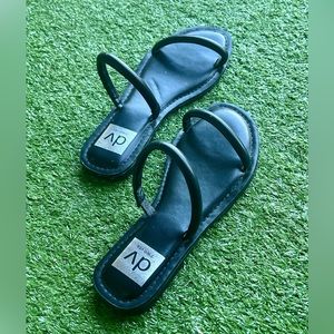 DV by dolce vita black sandals size 6